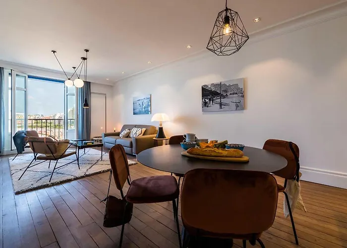 Beachview Keyweek Beachfront Renovated With Parking In Biarritz