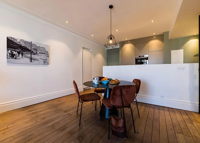 Beachview Keyweek Beachfront Renovated With Parking In Appartement Biarritz